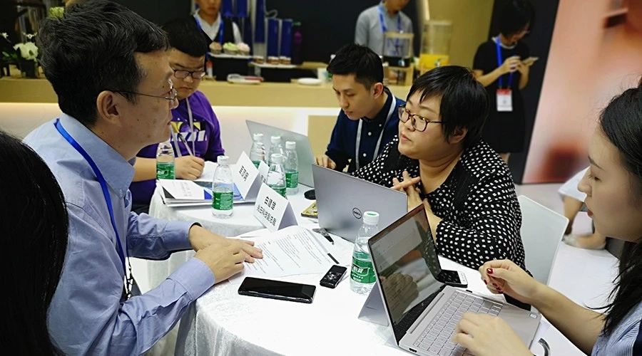 厲害了！兆日科技金融展位受多家媒體高度關(guān)注！