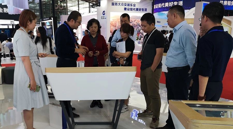 厲害了！兆日科技金融展位受多家媒體高度關(guān)注！